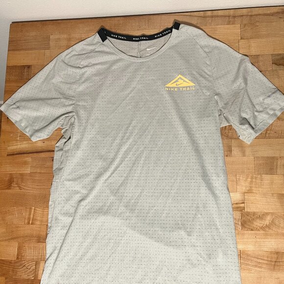 Men's Small Nike Trail Dri Fit Short Sleeve Lightweight Shirt White - Picture 1 of 3